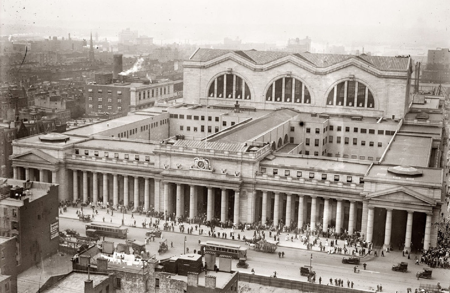 Pennsylvania Station (New York). View from the Gimbel store - between 1906 and 1916