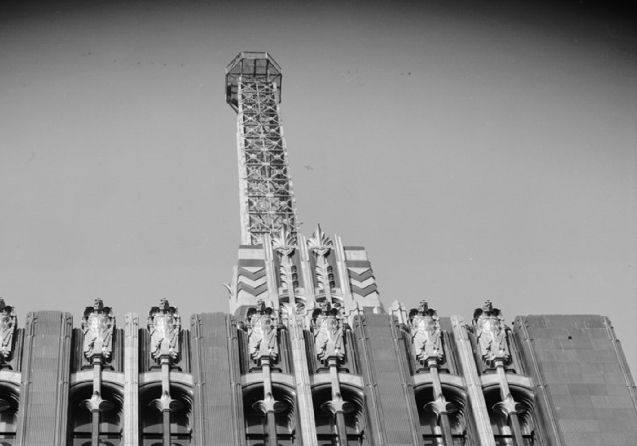 Richfield Oil Building, EXTERIOR, DETAIL OF UPPER FLOORS WITH TERRA COTTA FIGURES - 1933