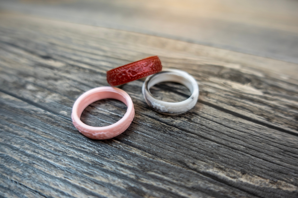 Selective focus on a set of three silicon rings