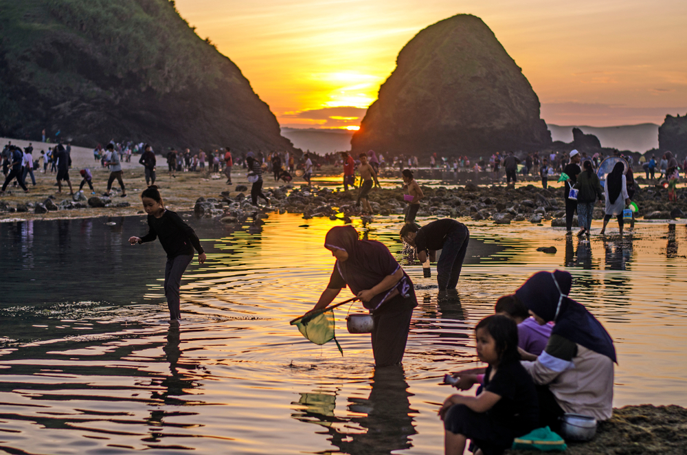 People in lombok hunting nyale worms in the early morning in Seger beach