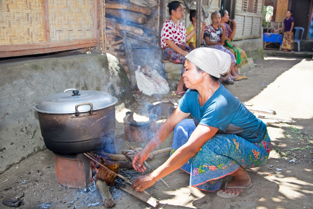 image of a sasak woman cooking