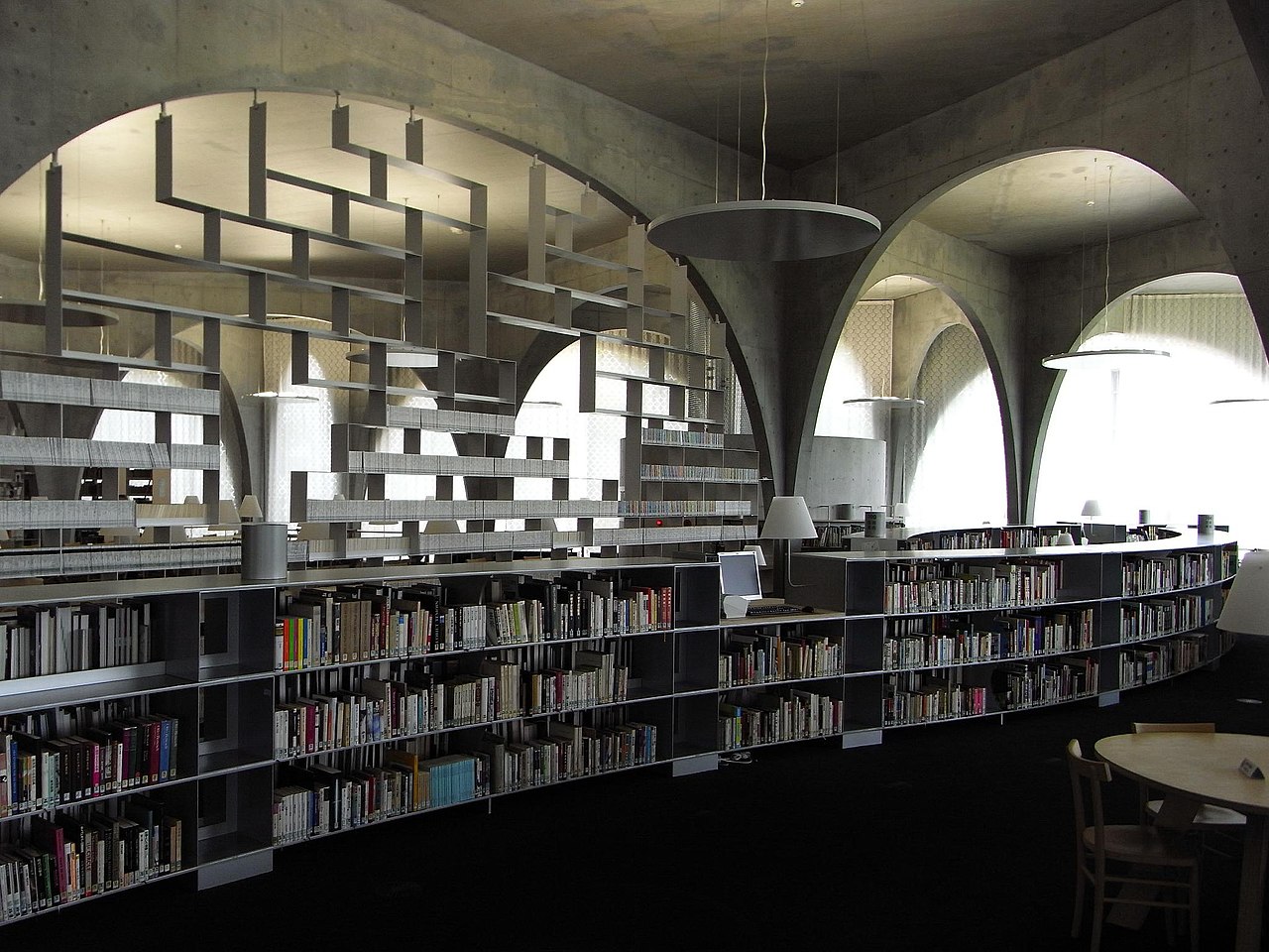 Tama Art University Library inside.