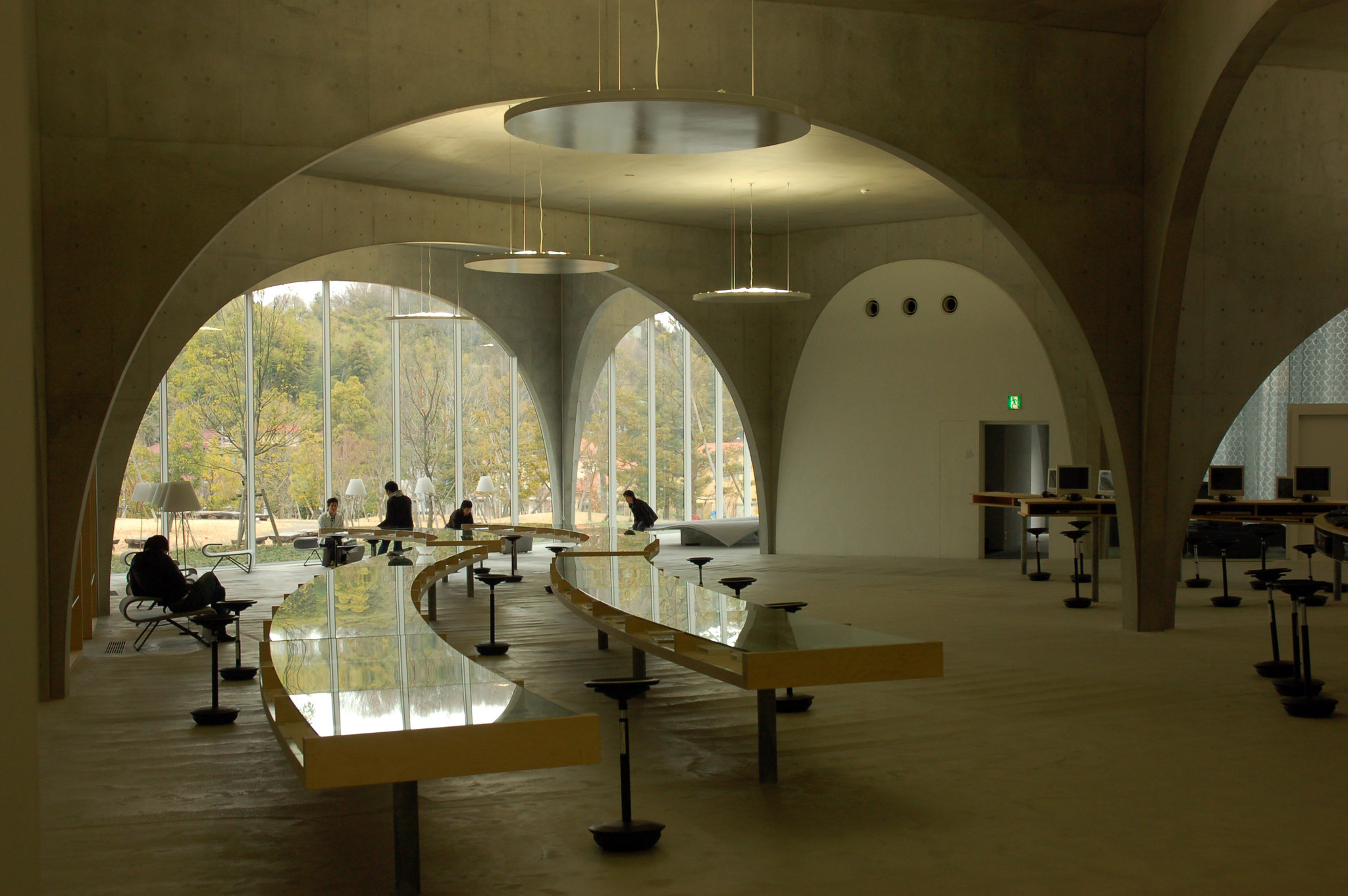 Tama Art University Library