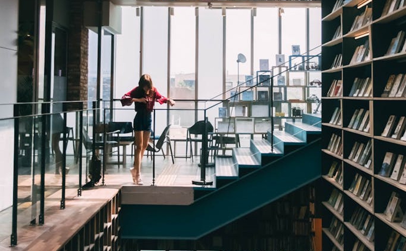 Woman in modern library.
