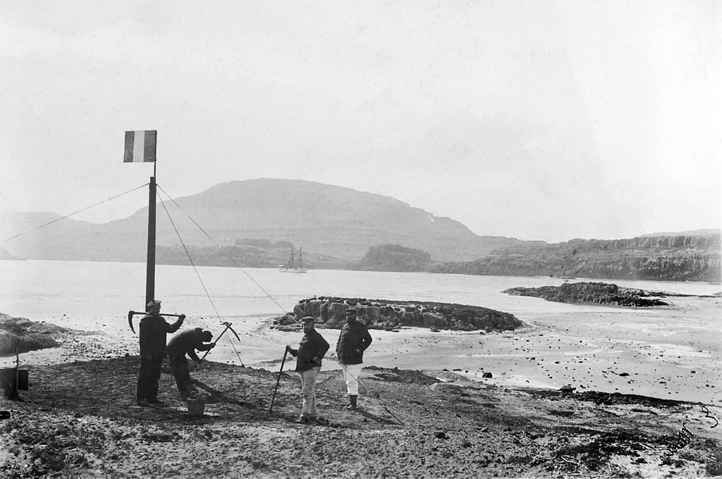 French sailors officially reasserting possession of the Islands on 8 January 1893.