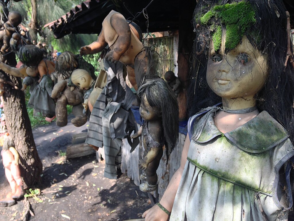 Photo of Creepy old dolls in the abandoned Island of the Dolls, Xochimilco, Mexico
