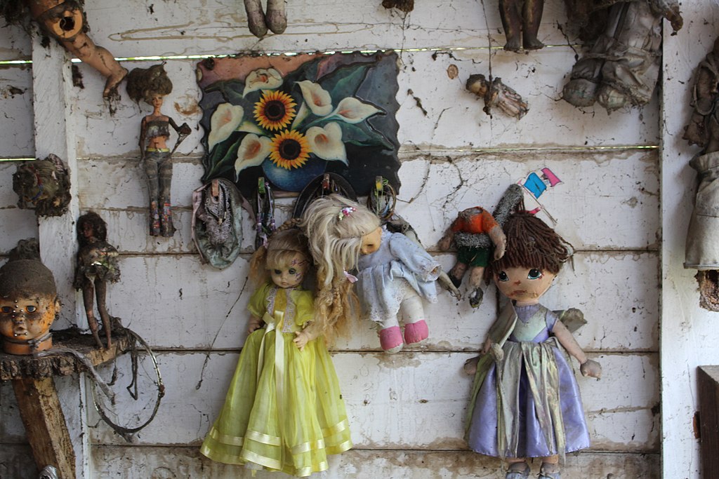 Photo of Creepy old dolls in the abandoned Island of the Dolls, Xochimilco, Mexico