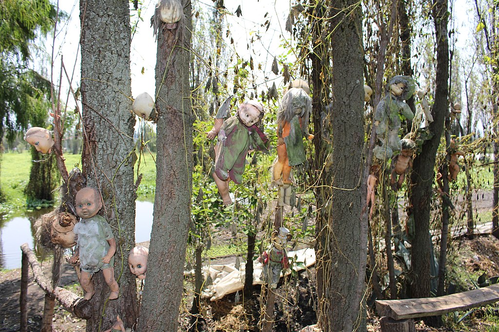 Photo of Creepy old dolls in the abandoned Island of the Dolls, Xochimilco, Mexico
