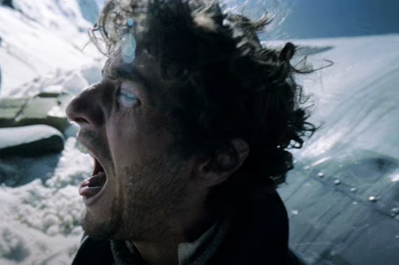 Screenshot of scared man screaming in the plane - from Society of the Snow (2023)