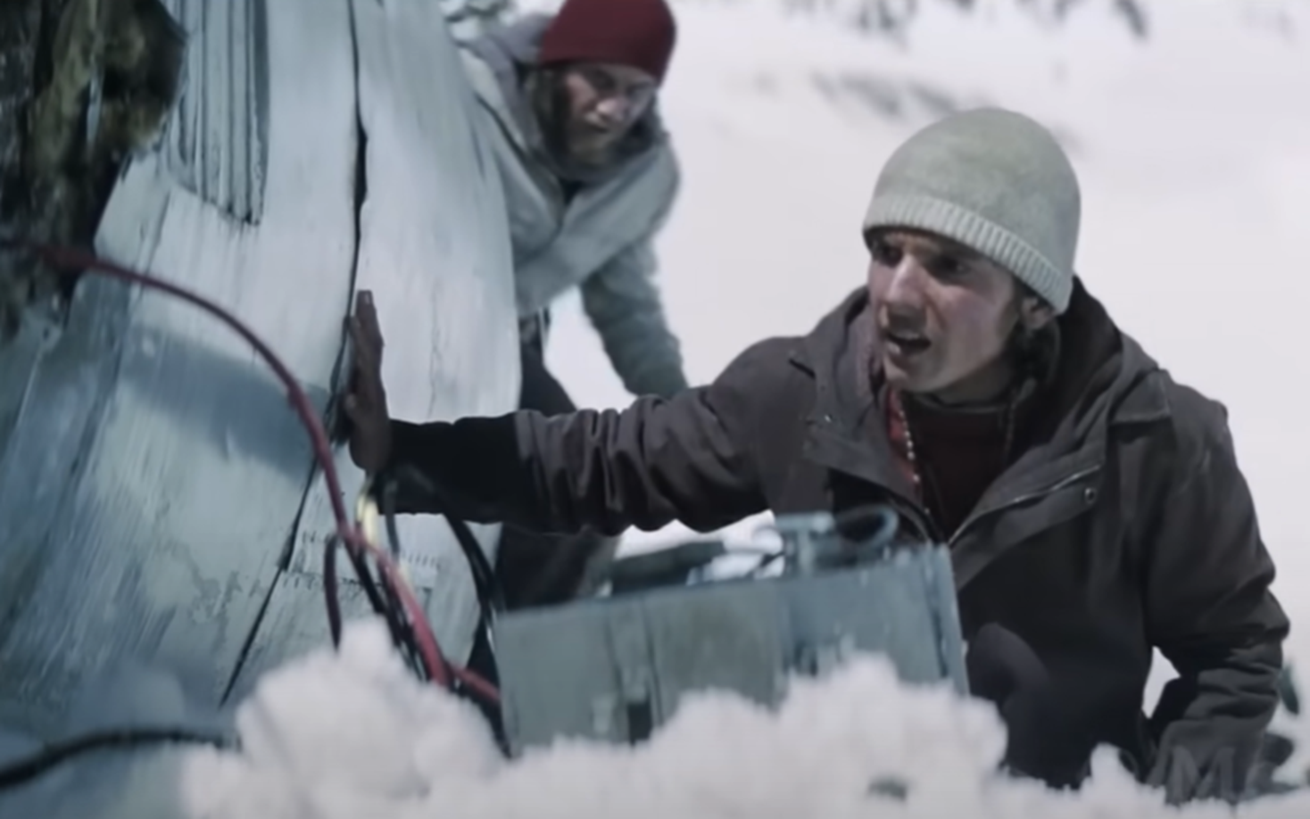 Screenshot of man looking in the plane body outside - from Society of the Snow (2023)