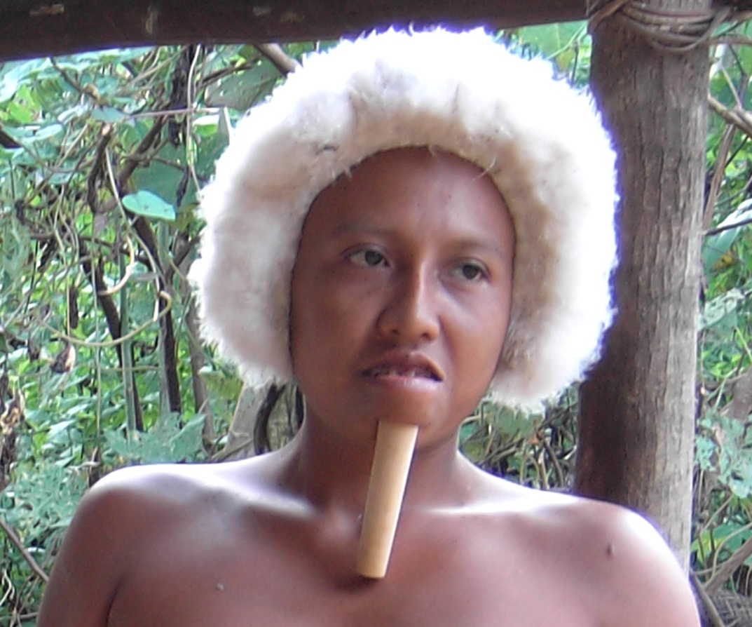 Zo'é tribe member looking at side - 2007