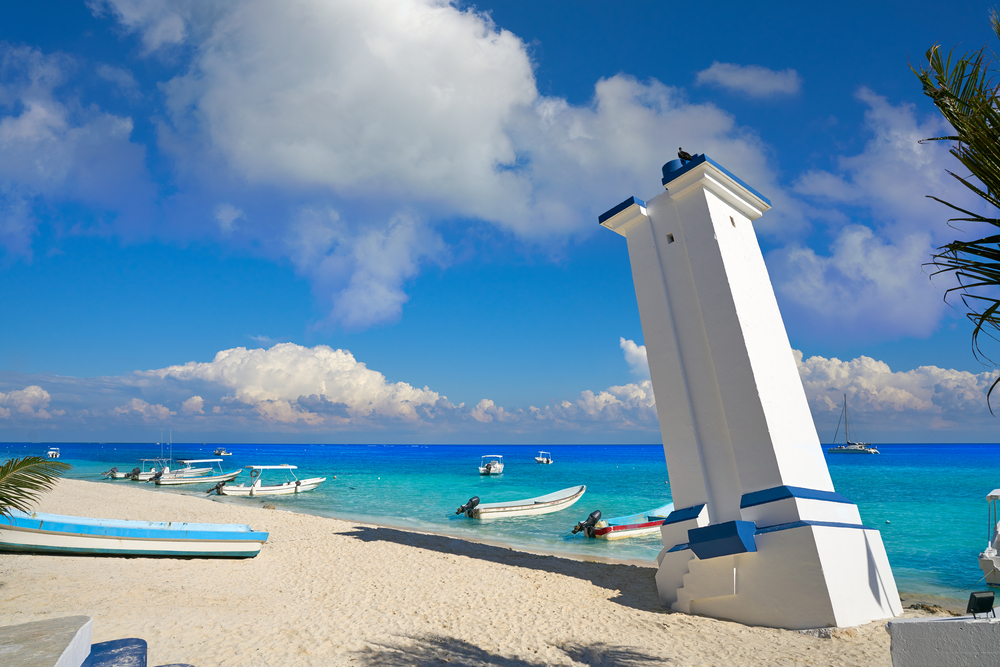 Puerto Morelos old bent lighthouse