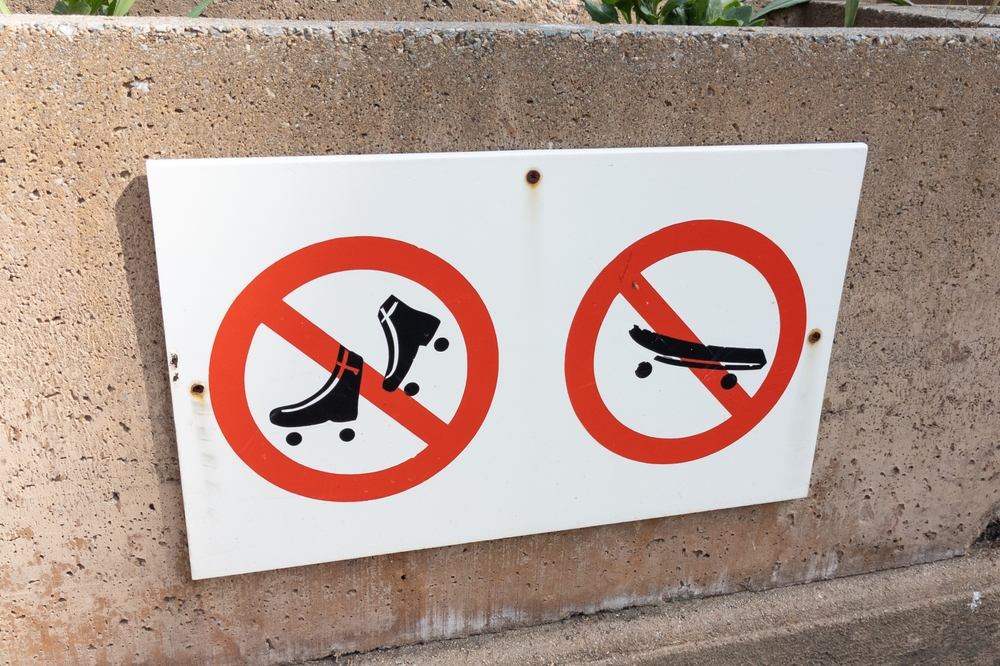 No roller no skateboard sign panel