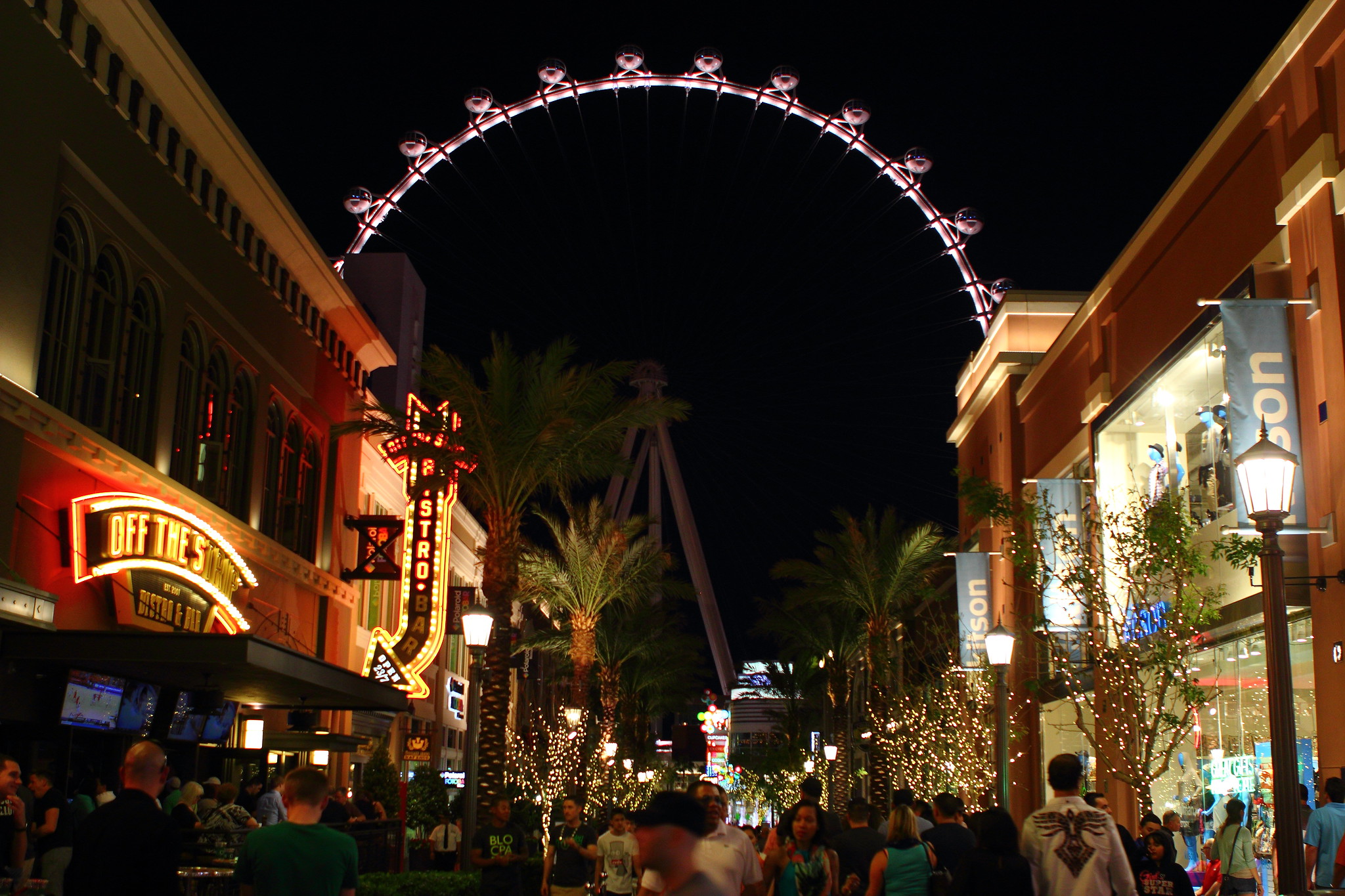 The LINQ Promenade and High Roller at Night