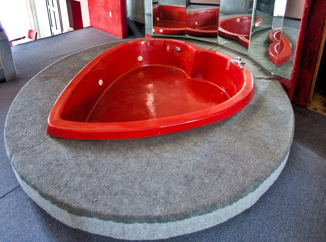 Poconos Heart Shaped Tub