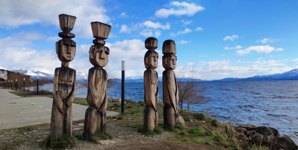 Wooden Mapuche statues