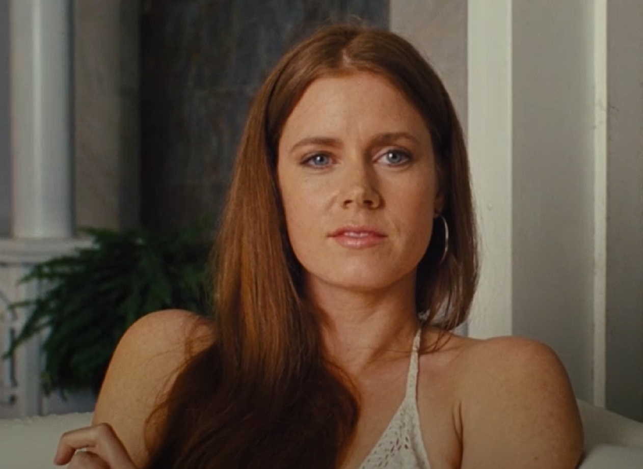Screenshot of Amy Adams as Sydney Prosser - from American Hustle (2013).