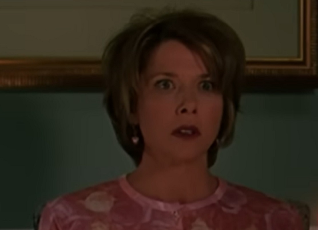 Screenshot of Annette Bening as Carolyn Burnham - from American Beauty (1999)
