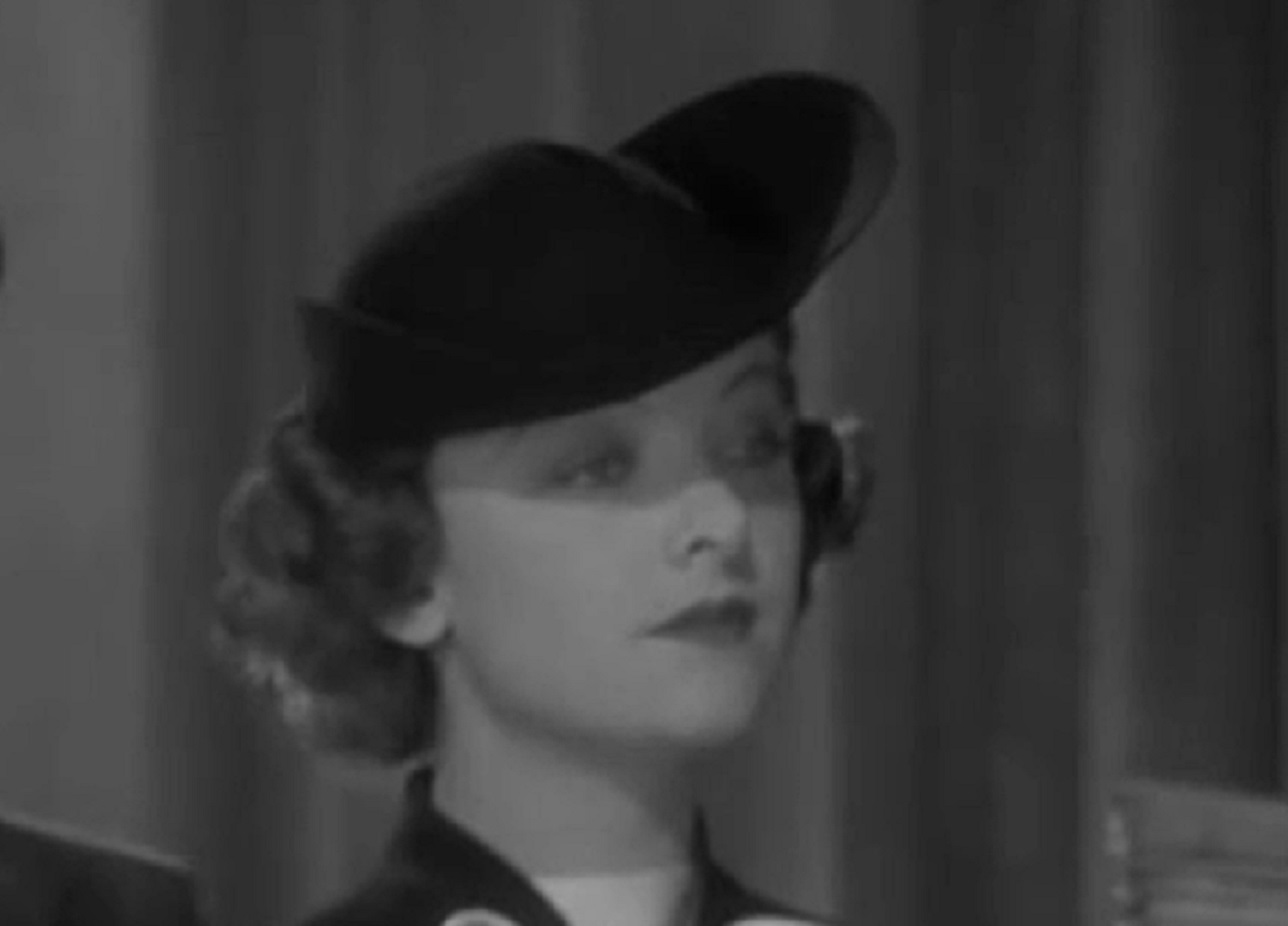 Screenshot of Myrna Loy as Nora Charles - from The Thin Man (1934)