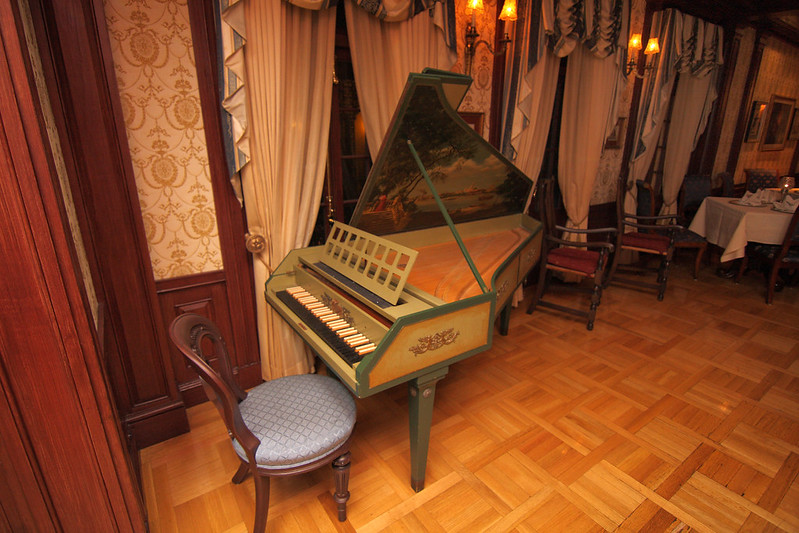 The piano in Club 33