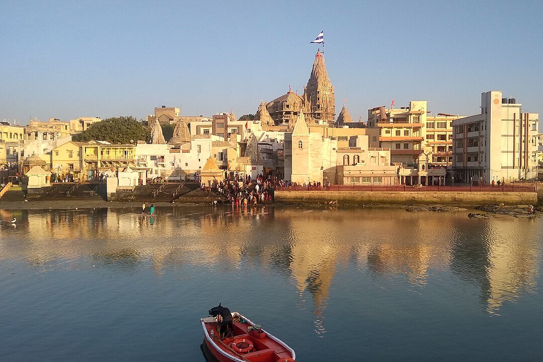 Landscape picture of Dwarkadhish Temple near Gomti River.