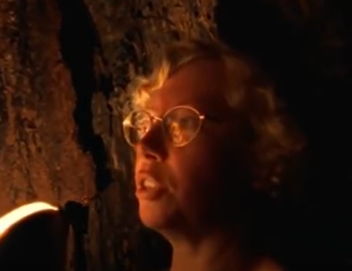 Screenshot of Juliane Koepcke looking at side - from Julianes Sturz in den Dschungel (1999)