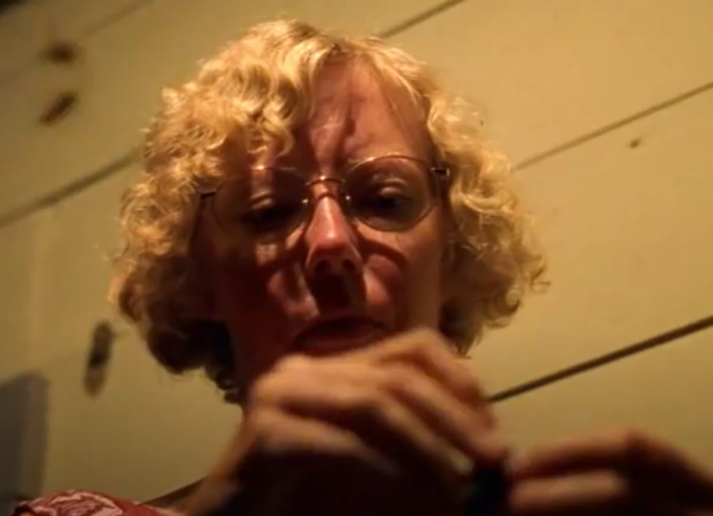 Screenshot of Juliane Koepcke looking down - from Julianes Sturz in den Dschungel (1999)