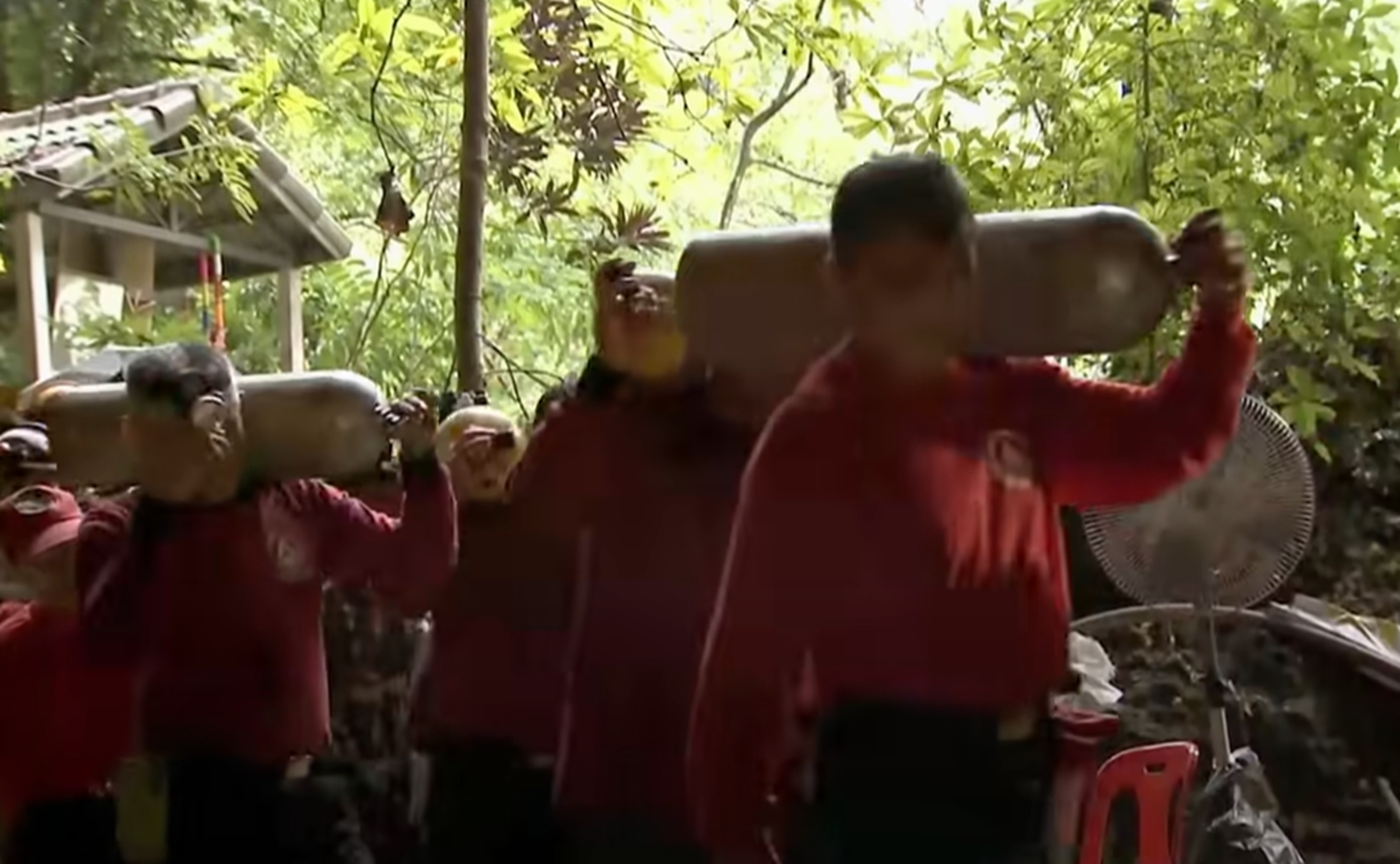 Screenshot of rescue divers in the cave - from Thai Cave Rescue (Drain the Oceans) 2019