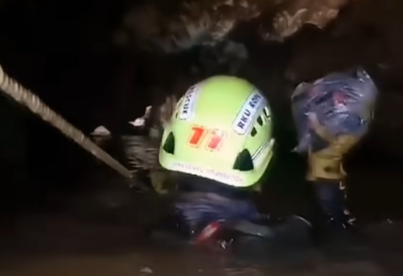Screenshot of rescue divers in the cave - from Thai Cave Rescue (Drain the Oceans) 2019