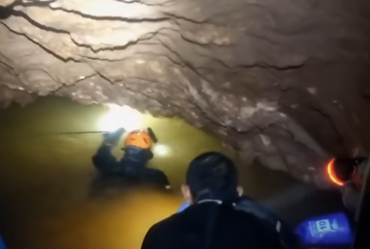 Screenshot of rescue divers in the cave - from Thai Cave Rescue (Drain the Oceans) 2019
