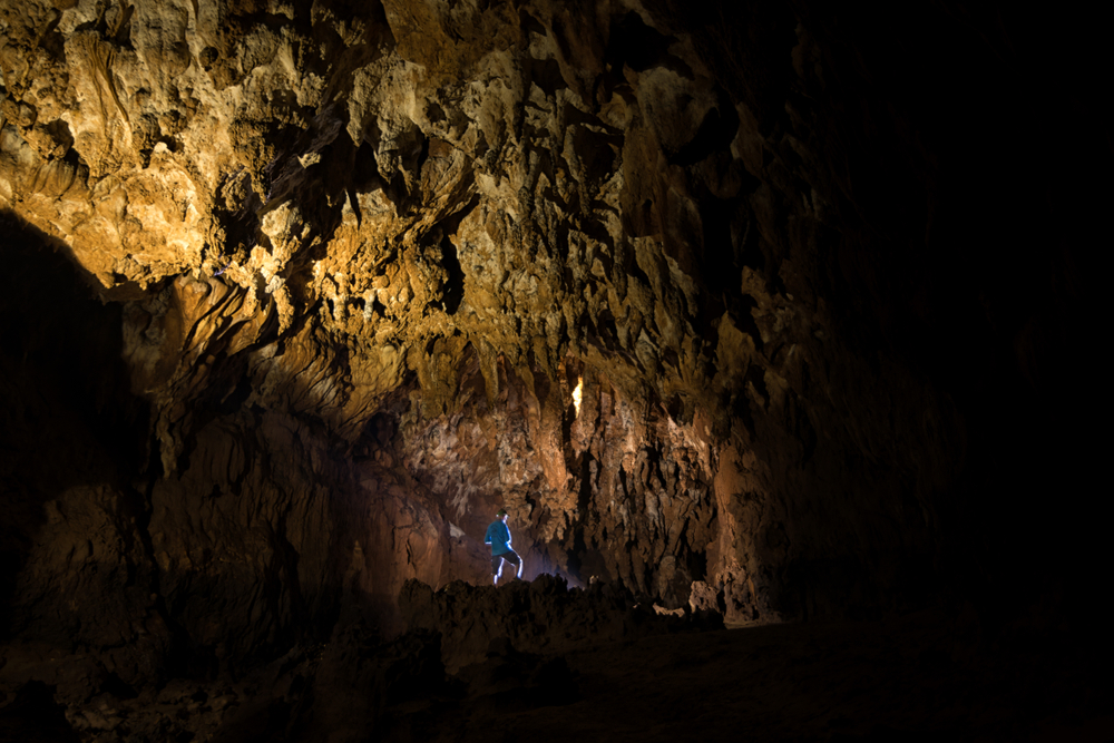 Eexplorers inside Tham Sai Thong cave