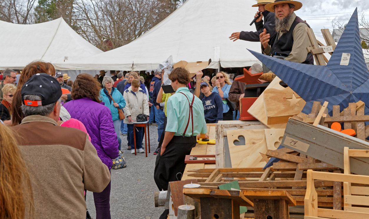 Amish auctioneers 