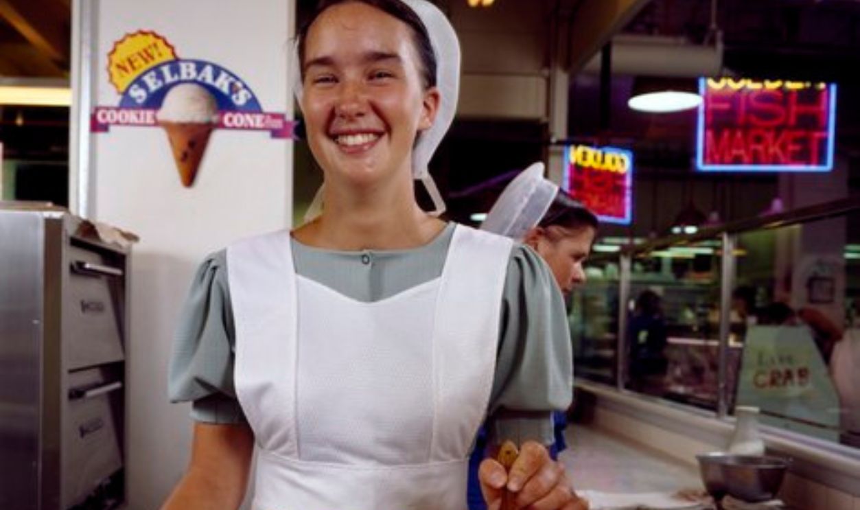 young Amish woman from Lancaster County