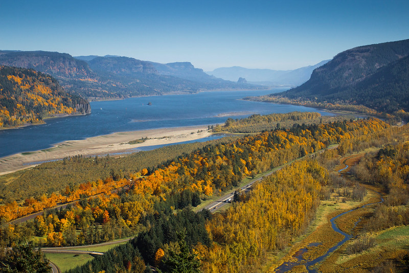 Landscape Photo of the Columbia River Gorge, Oregon, in autumn