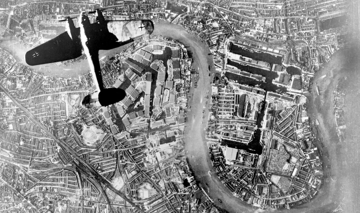 Heinkel He 111 Over Wapping, East London