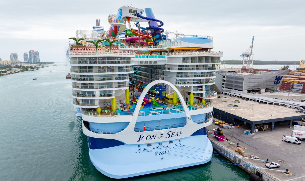 Cruise Ship (1) - 2411666969