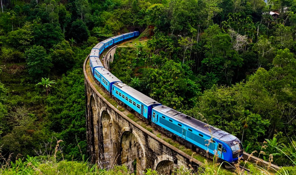 The Colombo To Badulla Train (1)