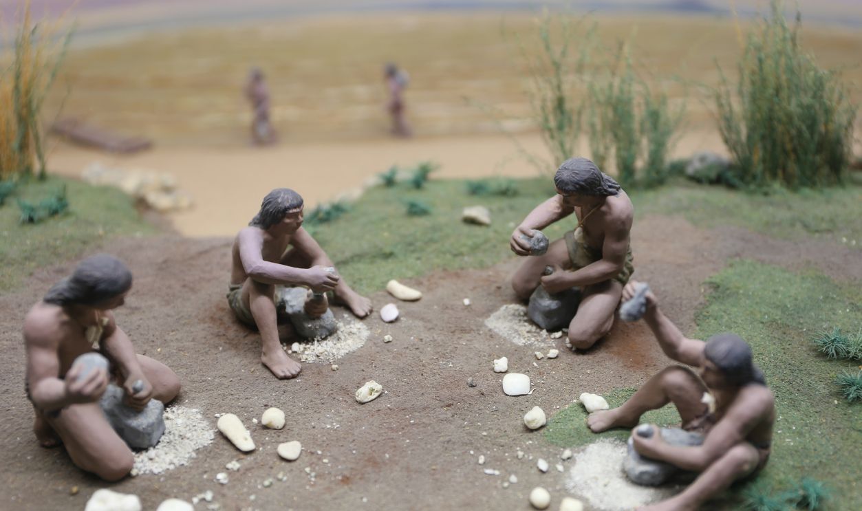 Neanderthals making tools