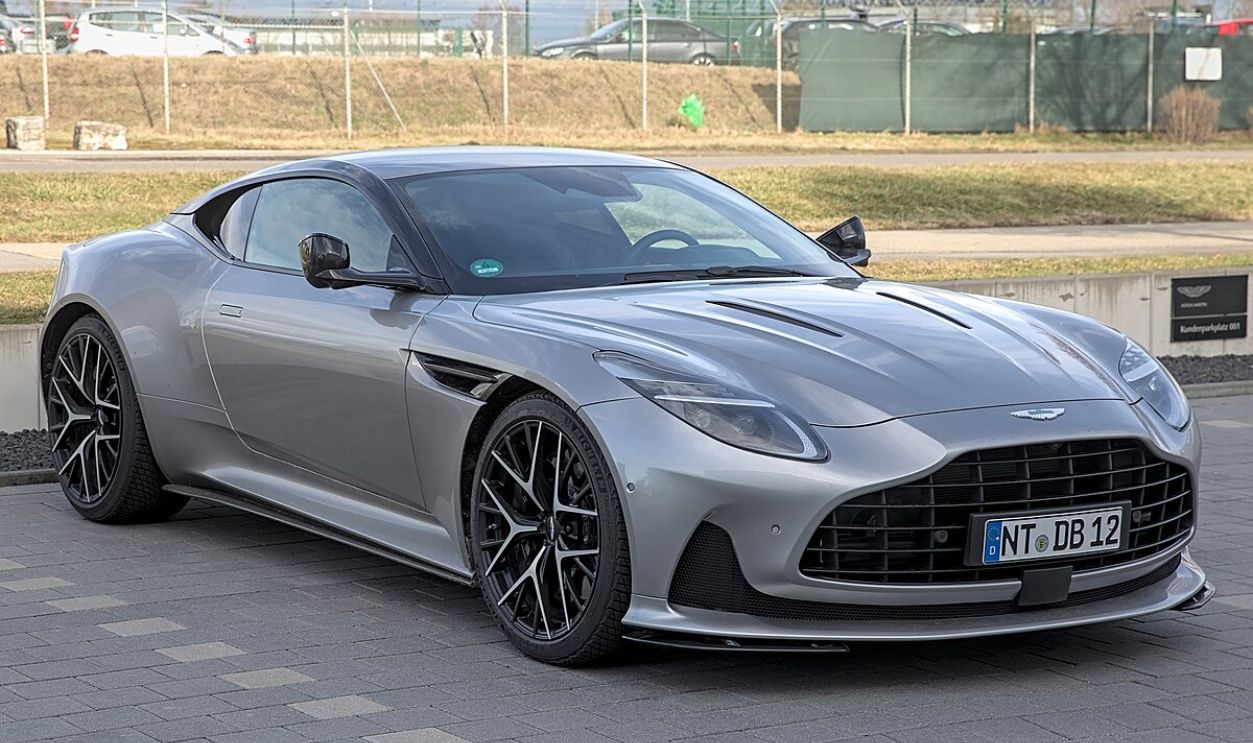 Aston Martin DB12 in Filderstadt