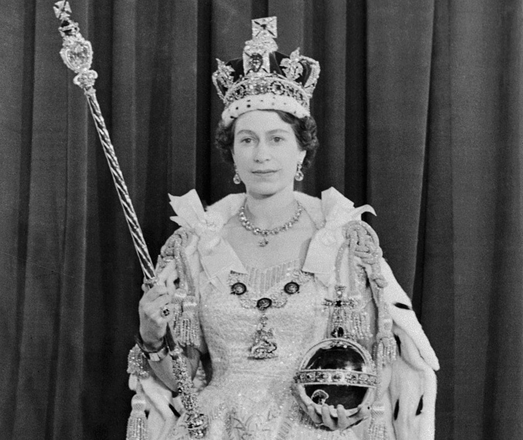 Elizabeth II wearing the Imperial State Crown and hold the Sovereign's Sceptre
