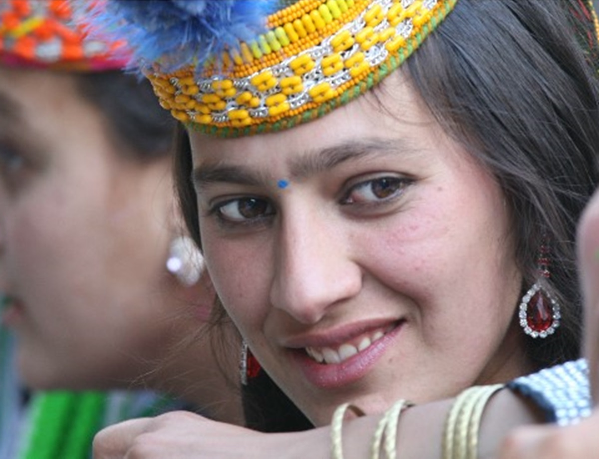 Kalash girls outside.