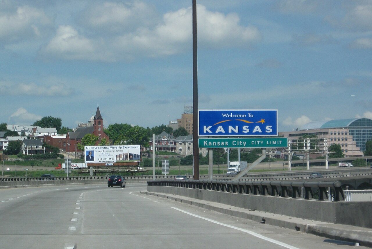 Welcome to Kansas sign on I-70 in KC