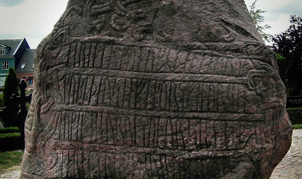 Jelling_Runestone
