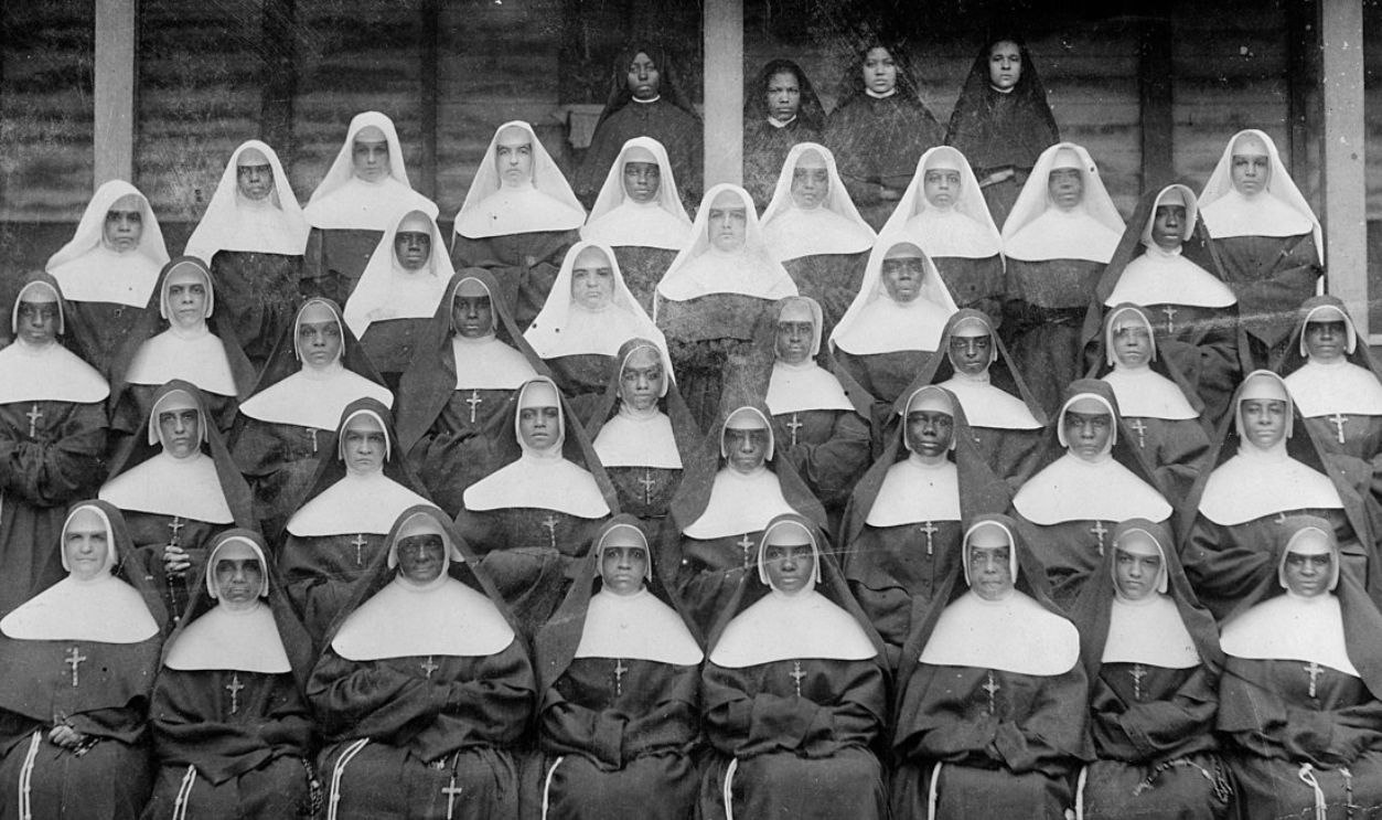 Sisters Of The Holy Family