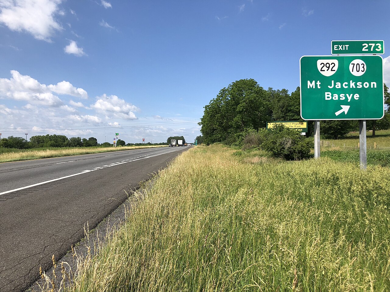 View south along Interstate 81 at Exit 273 (Virginia State Route 292)