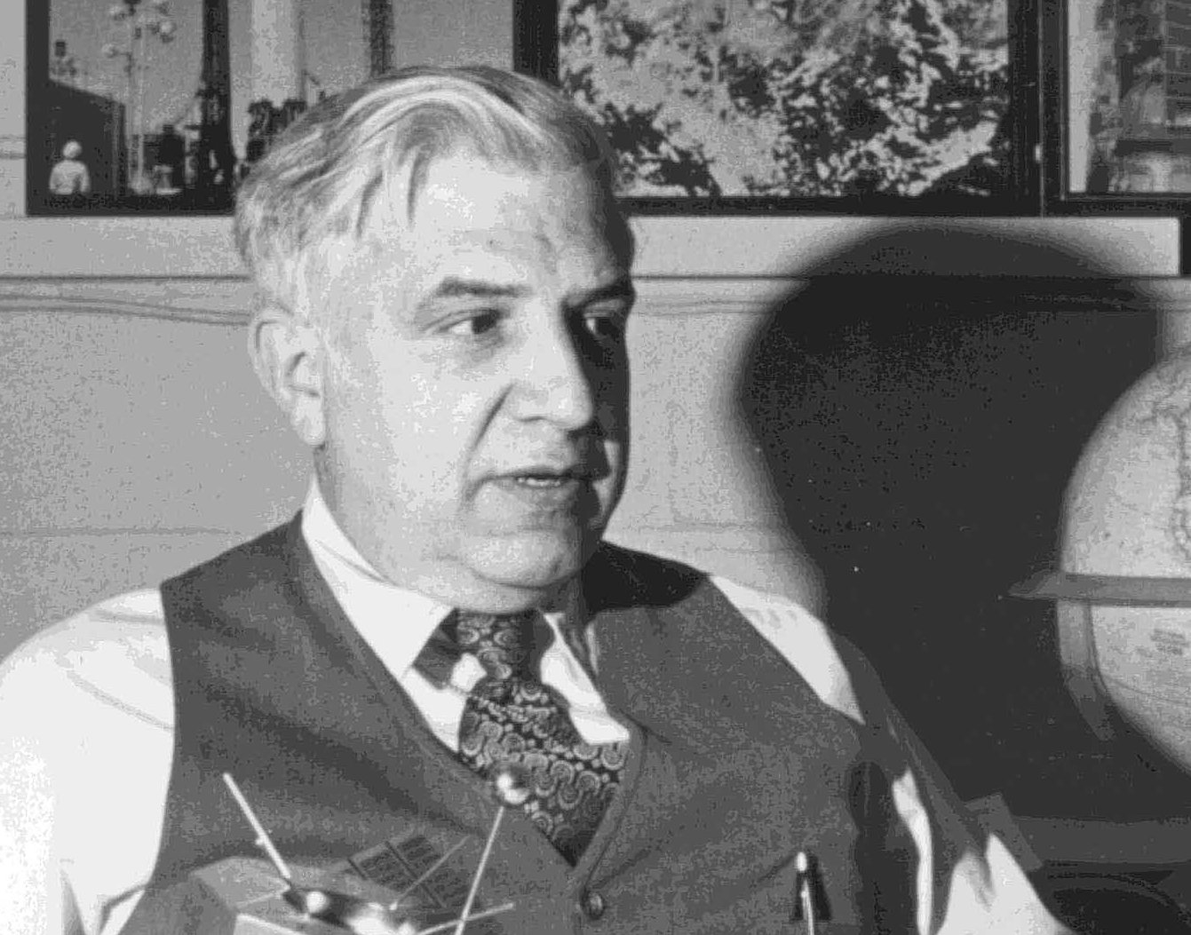 Grayscale Portrait Photo of  Roger L. Easton principal inventor of GPS