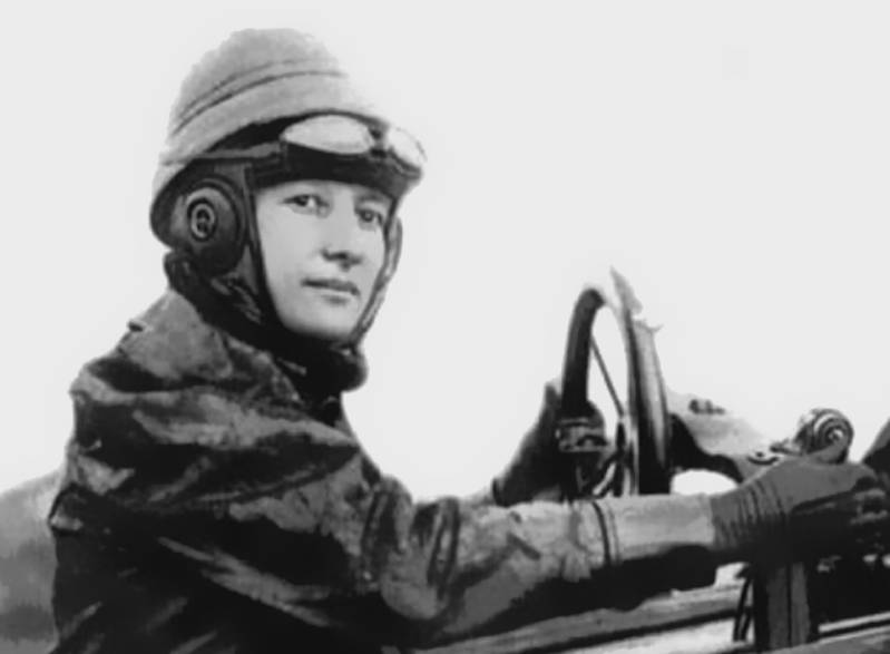 Marie Marvingt in Deperdussin airplane