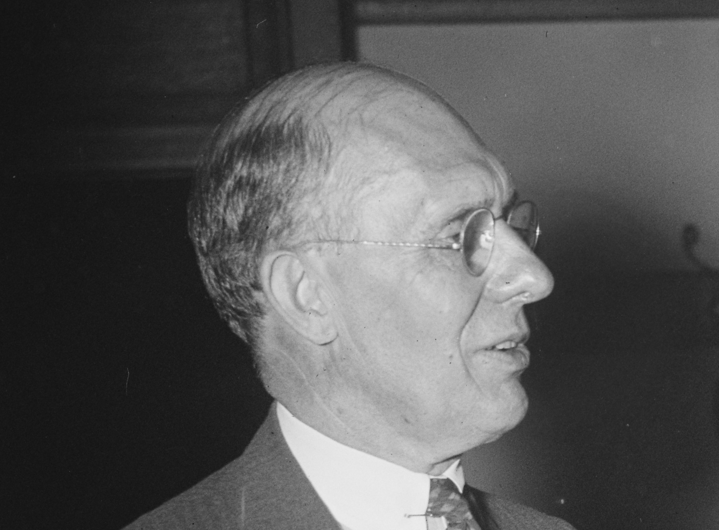 Grayscale Portrait Photo of Charles Franklin Kettering looking to the right