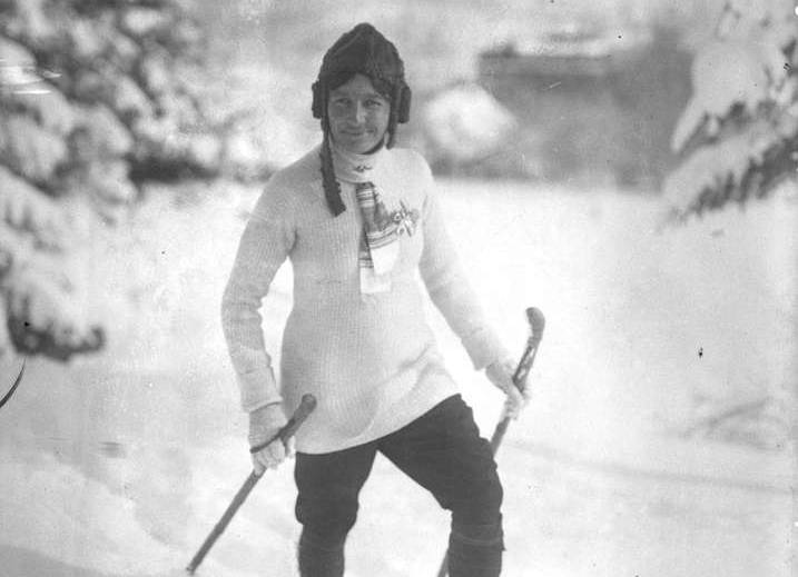 Marie Marvingt skiing