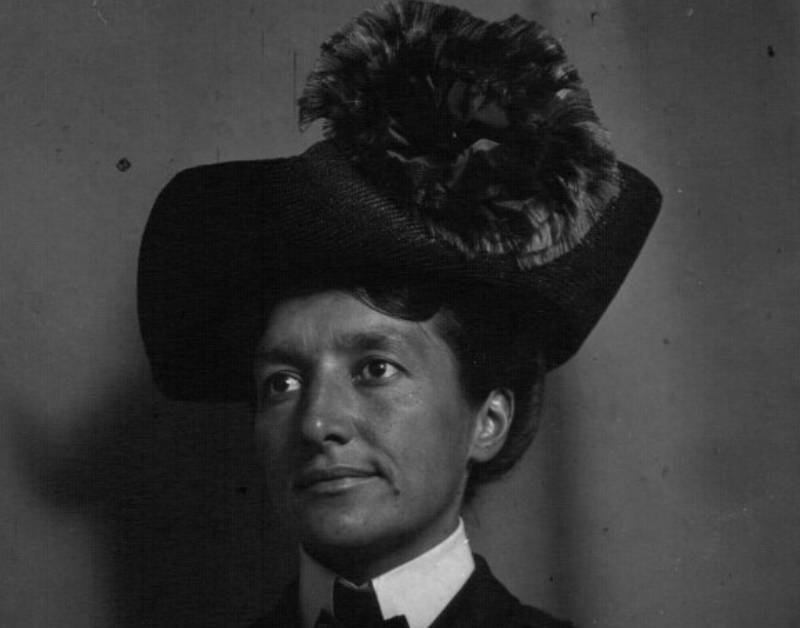 Miss Marvingt, aviator